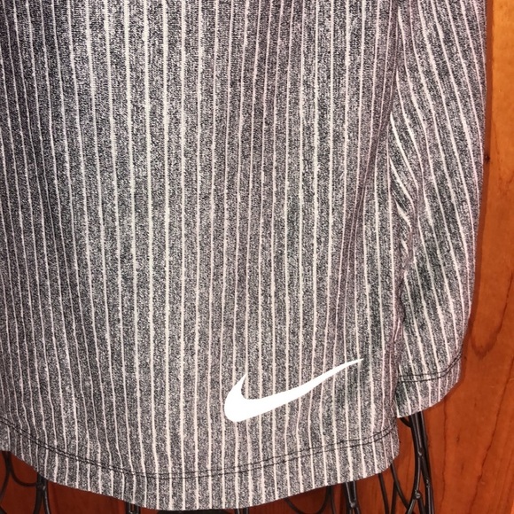 Nike tank top dri fit top size medium gray and black Nike top active wear workou - Picture 3 of 6